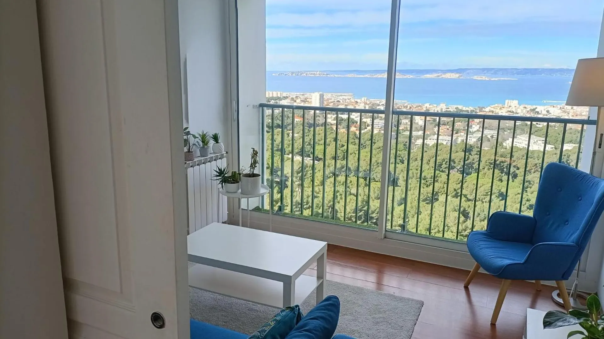 Apartment Vue Mer Et Montagne Dans Parc Du Roy D'Espagne, Up To 7 People Marseille